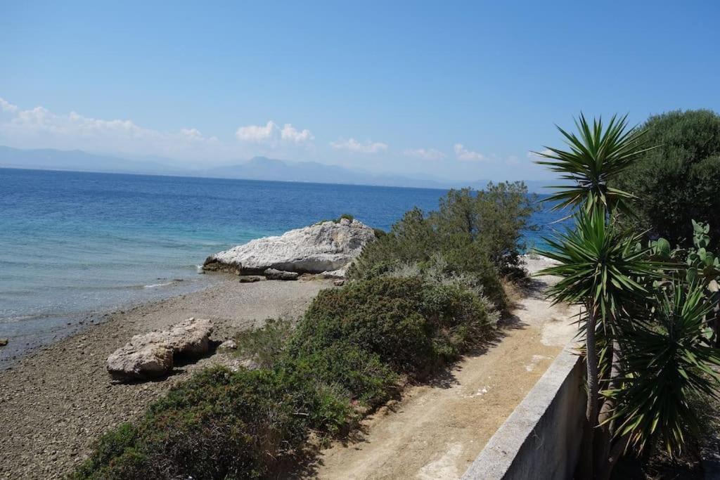 ブリアグメニ湖 House By The Sea At Skaloma, Loutrakiヴィラ エクステリア 写真
