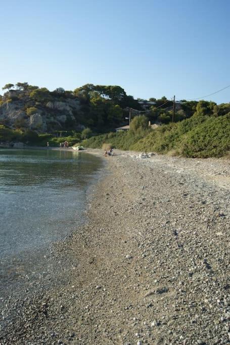 ブリアグメニ湖 House By The Sea At Skaloma, Loutrakiヴィラ エクステリア 写真