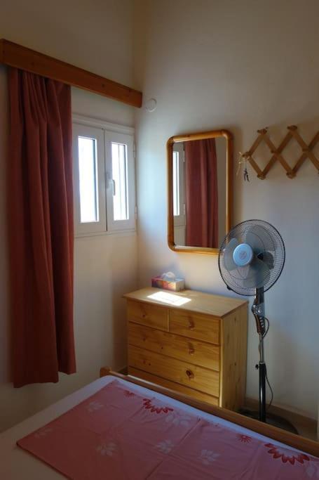 ブリアグメニ湖 House By The Sea At Skaloma, Loutrakiヴィラ エクステリア 写真